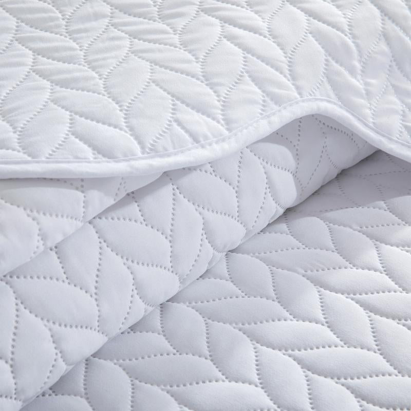 Imperial Homeware 3 Pcs Quilt Bedding Set Reversible Microfiber Coverlet with Pillow Shams for Summer - Lightweight Design Embossed Quilt Bedspread Smooth and Skin Friendly Twin Size ( Include 1 Pillow Sham ) Queen King Size